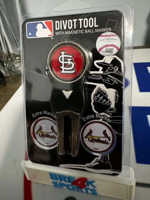 St. Louis Cardinals Golf Divot Tool with 3 Markers Golf Ball Markers