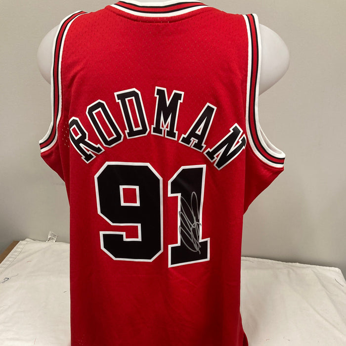 DENNIS RODMAN SIGNED RED M&N NBA SWINGMAN BASKETBALL JERSEY (JSA COA)